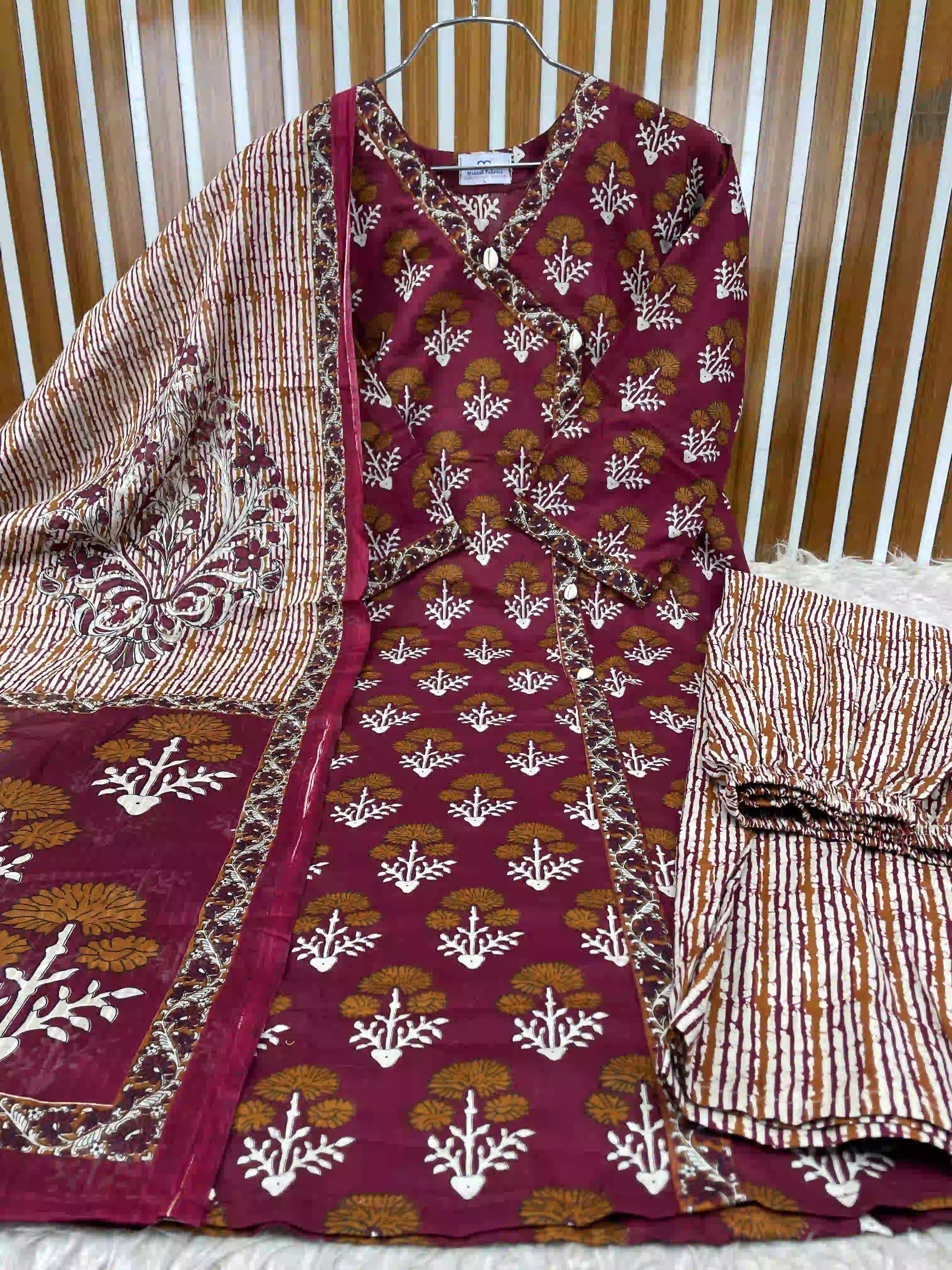 Nakshi Shell V-Neck