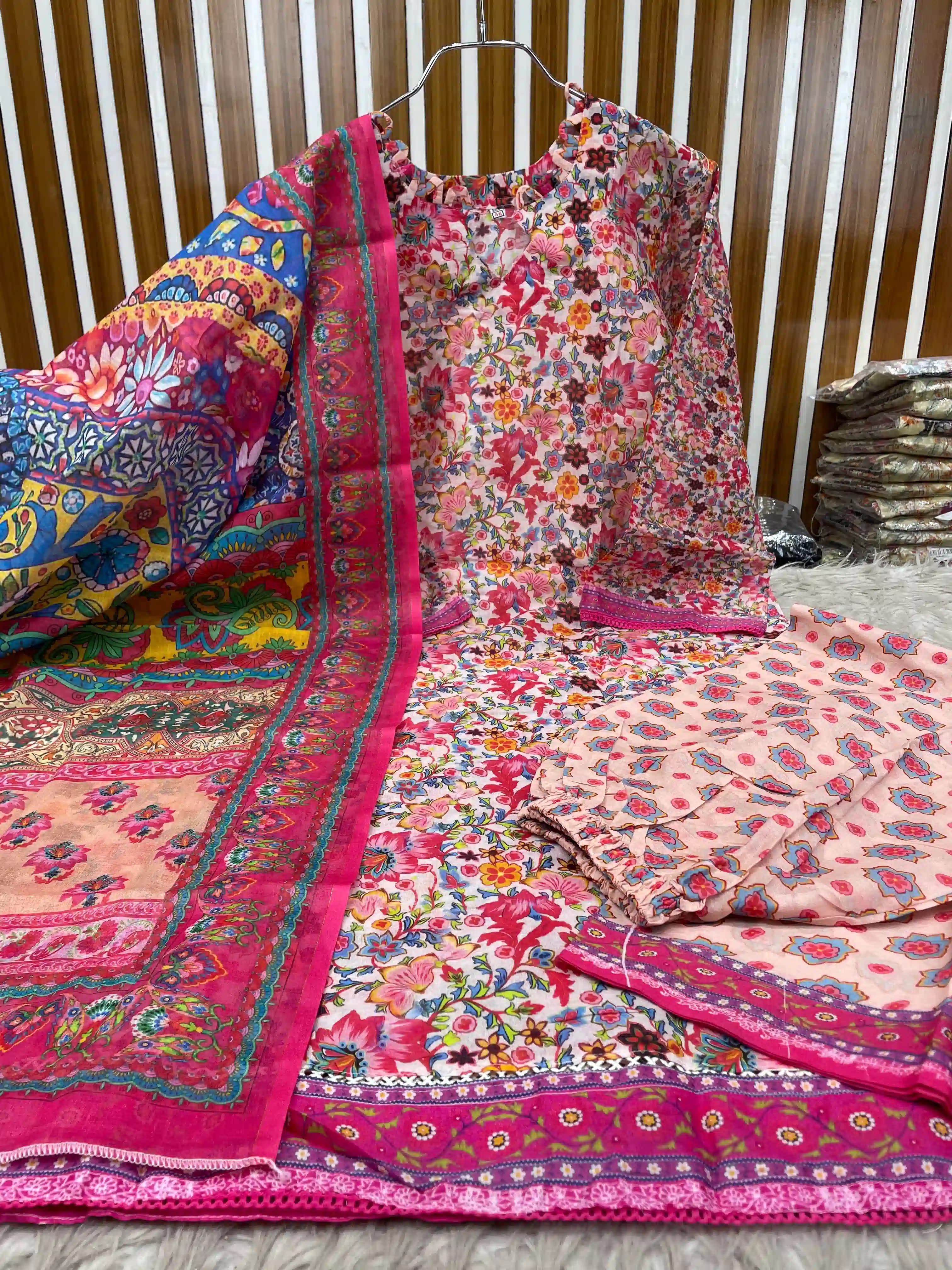 Magenta Motif