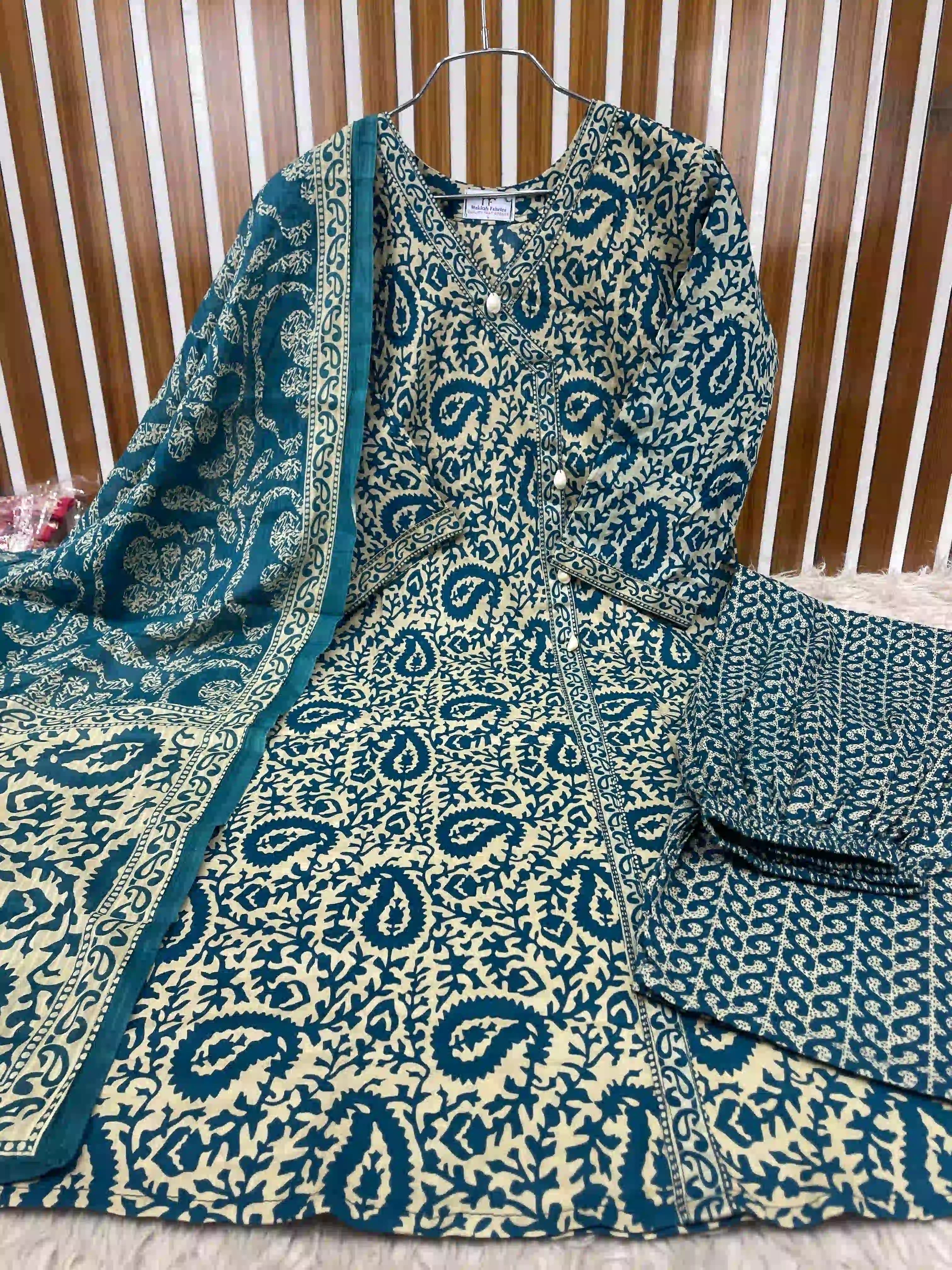 Riwaaz Shell V-Neck